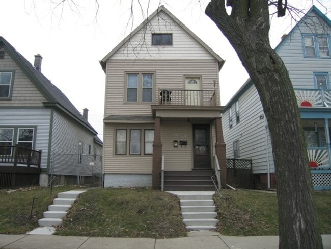 property at 3023 N Bremen St