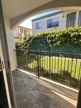 1075 Chalcedony St in San Diego, CA - Building Photo - Building Photo