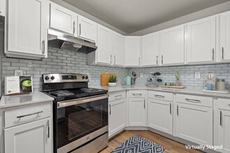 Avonmora Apartments in Austin, TX - Foto de edificio - Building Photo