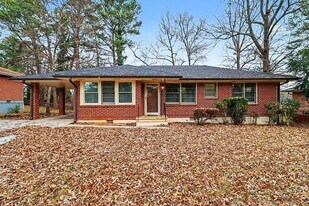2158 Brannen Rd SE in Atlanta, GA - Building Photo