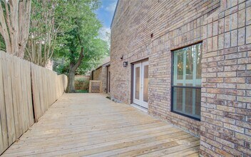 6 Town Oaks Pl in Bellaire, TX - Building Photo - Building Photo