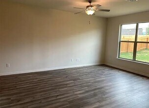 1943 Canterbury Dr in Seagoville, TX - Building Photo - Building Photo