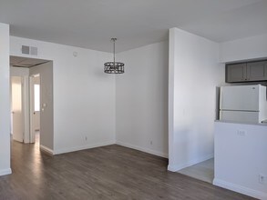 2452 S Centinela Ave, Unit 2 in Los Angeles, CA - Foto de edificio - Building Photo