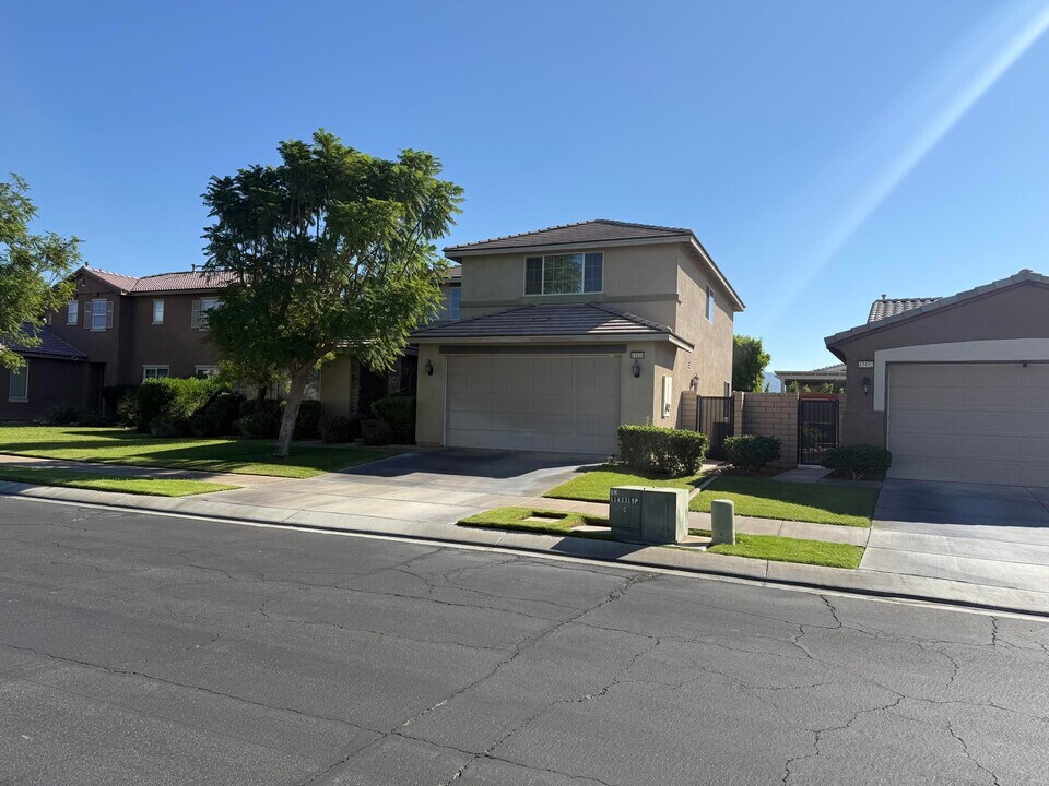 43426 Lago Brezza Dr in Indio, CA - Building Photo