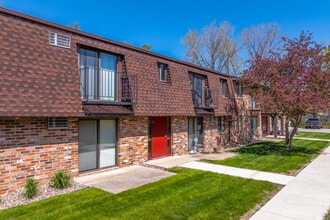 Western Adobe in Green Bay, WI - Foto de edificio - Building Photo