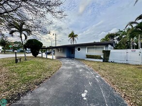 221 NE 24th St in Pompano Beach, FL - Building Photo - Building Photo