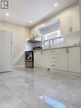 219 Shawnee Cir in Toronto, ON - Building Photo - Building Photo