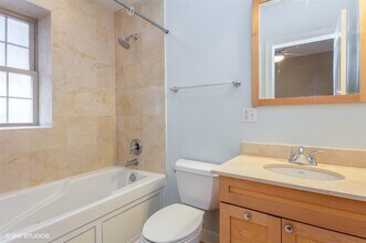 845 E 52nd St, Unit 2 in Chicago, IL - Building Photo - Building Photo
