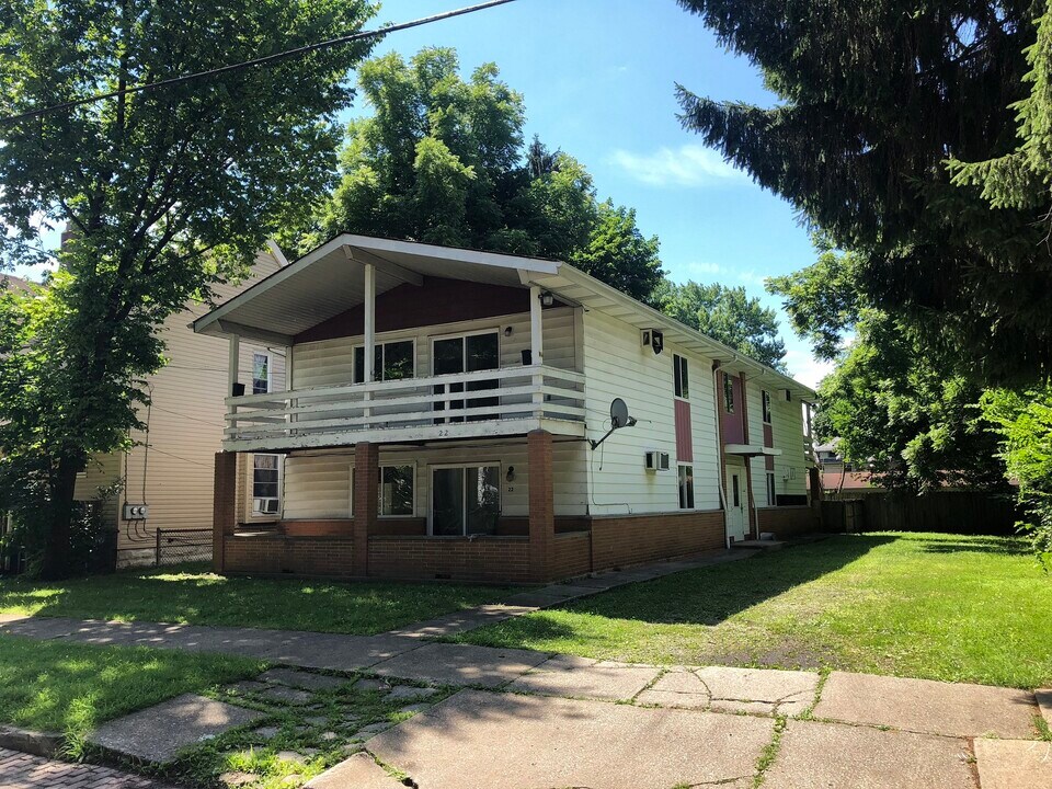 22 W York St-Unit -2 (Down) in Akron, OH - Building Photo