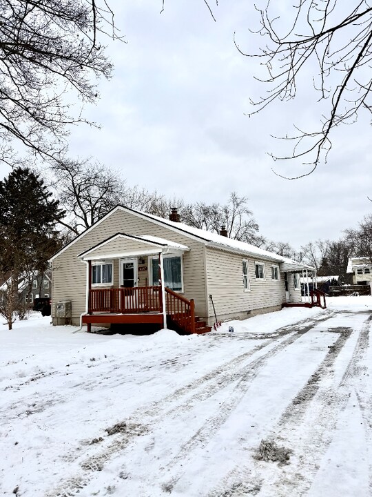 18288 Deering St in Livonia, MI - Building Photo