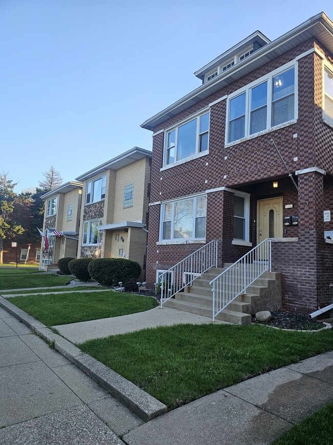 property at 6152 S Kolin Ave