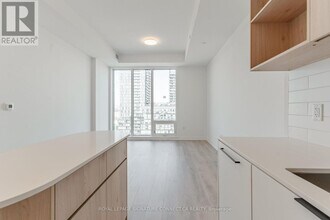 1185 Dupont St in Toronto, ON - Building Photo - Building Photo