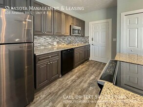 408 Armada Rd S in Venice, FL - Foto de edificio - Building Photo