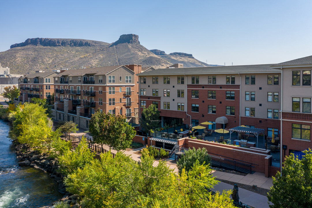 Clear Creek Commons in Golden, CO - Foto de edificio