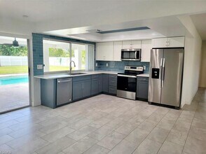 204 El Dorado Pkwy W in Cape Coral, FL - Building Photo - Building Photo