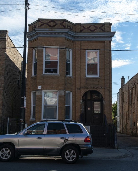 3247 W Division St in Chicago, IL - Building Photo