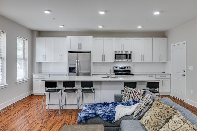 549 Armstrong St in Philadelphia, PA - Foto de edificio - Building Photo