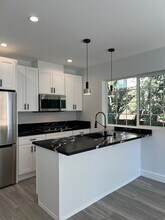 7111 Scarborough Peak Dr in West Hills, CA - Foto de edificio - Building Photo