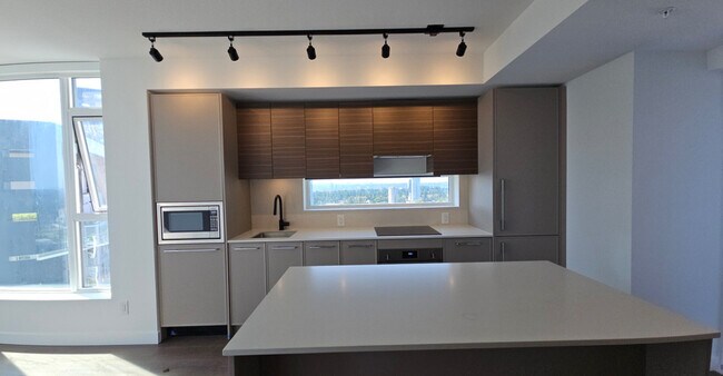 13725 George Jct in Surrey, BC - Building Photo - Building Photo