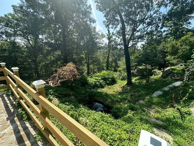 22 Hemlock Trail in Newtown, CT - Building Photo - Building Photo