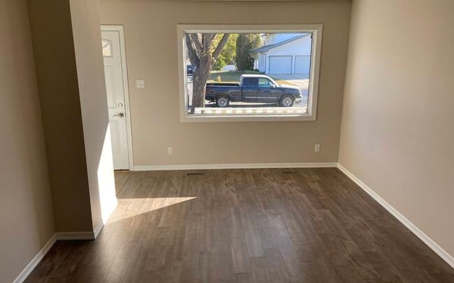 60 Carleton Dr in Saskatoon, SK - Building Photo - Building Photo