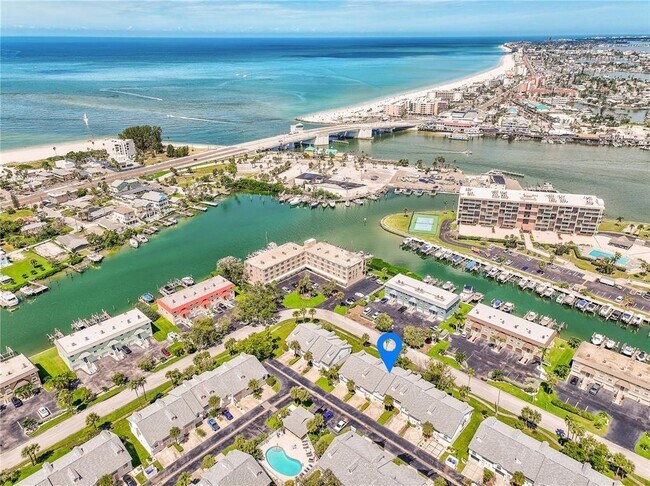 134 Sun Isle Cir in Treasure Island, FL - Building Photo - Building Photo