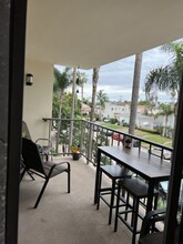 4944 Cass St, Unit 305 in San Diego, CA - Building Photo - Building Photo