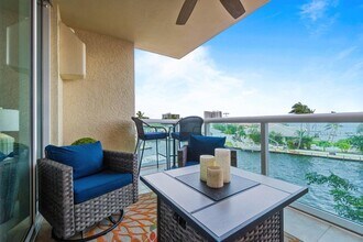 2650 Lake Shore Dr in West Palm Beach, FL - Building Photo - Building Photo