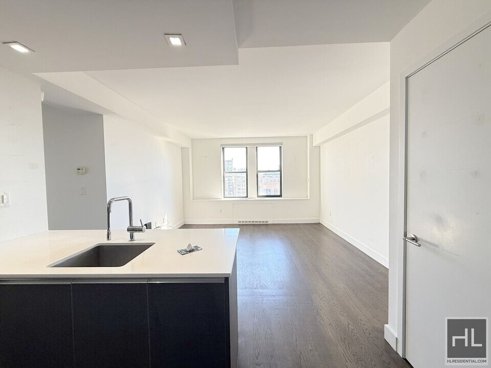 WEST END AVENUE in New York, NY - Building Photo