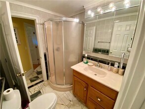 96 Rhode Island Ave in Newport, RI - Building Photo - Building Photo