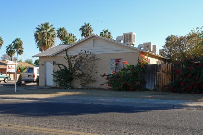 Glendale Gardens in Glendale, AZ - Building Photo - Building Photo