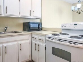 87 Glenbrook Rd in Stamford, CT - Building Photo - Building Photo