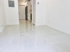 1717 NW 15th Street Rd in Miami, FL - Building Photo - Building Photo