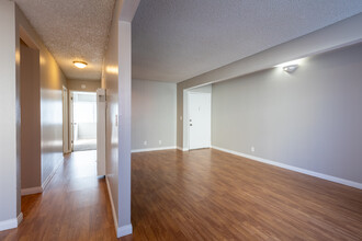 Meadowridge Apartments in Ventura, CA - Building Photo - Interior Photo