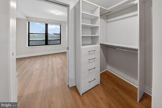 811 N Columbus St, Unit 405 in Alexandria, VA - Foto de edificio - Building Photo