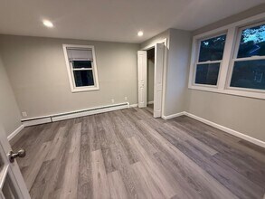 176 Court St, Unit 6 in Plymouth, MA - Building Photo - Building Photo