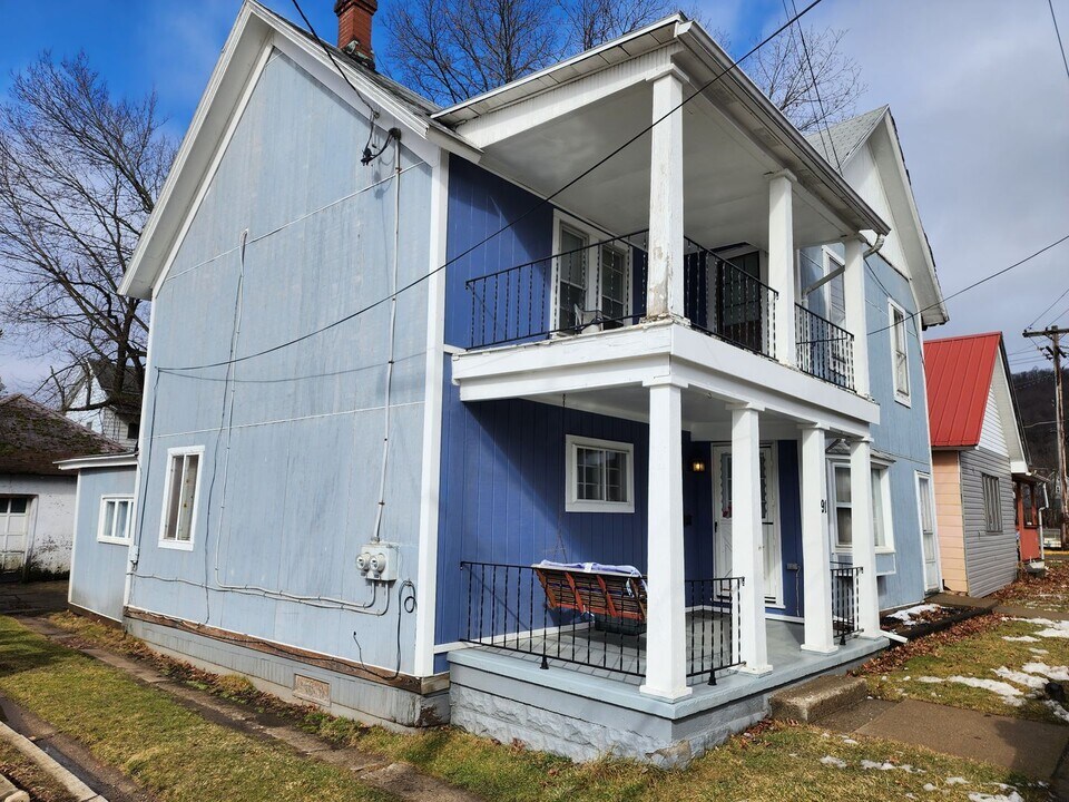 91 Davis St-Unit -Lower Apartment in Bradford, PA - Building Photo