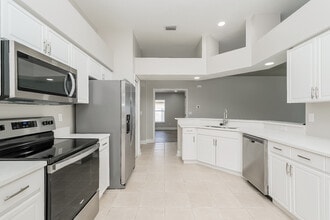 2614 Vinedale Ave in Valrico, FL - Building Photo - Building Photo