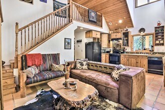 21561 Hideway Ln in Rhododendron, OR - Building Photo - Building Photo