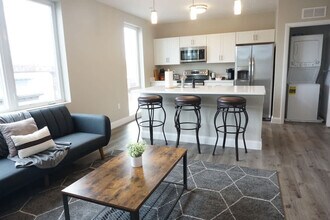 140 Pearl St, Unit SI ID1470155P in Chelsea, MA - Building Photo - Building Photo