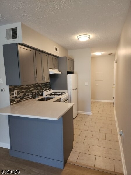2 Snowbird Ct in Vernon, NJ - Building Photo