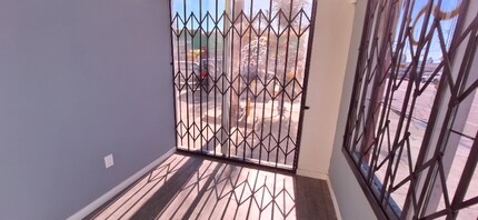 8332 Sepulveda Blvd in Los Angeles, CA - Building Photo - Building Photo