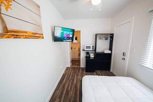 2115 N Raymond Ave, Unit 2123 B in Altadena, CA - Building Photo