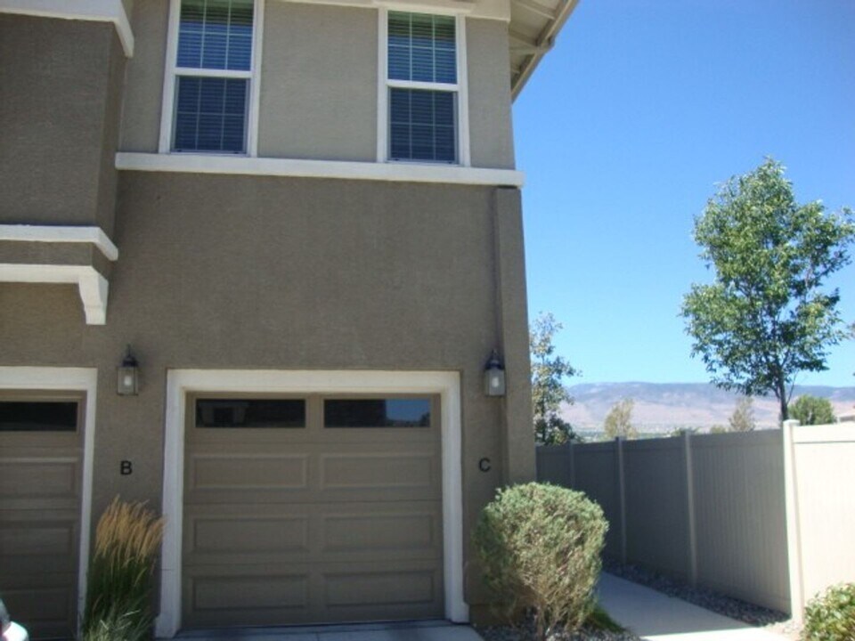 1865 Wind Ranch Rd in Reno, NV - Building Photo