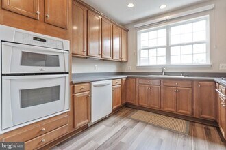 12404 Liberty Bridge Rd in Fairfax, VA - Building Photo - Building Photo