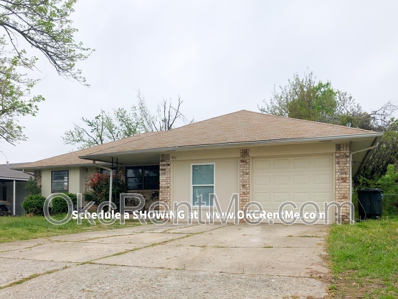 911 Highlander Dr in Moore, OK - Building Photo