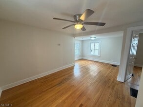 28 Hussa Pl in Denville, NJ - Building Photo - Building Photo