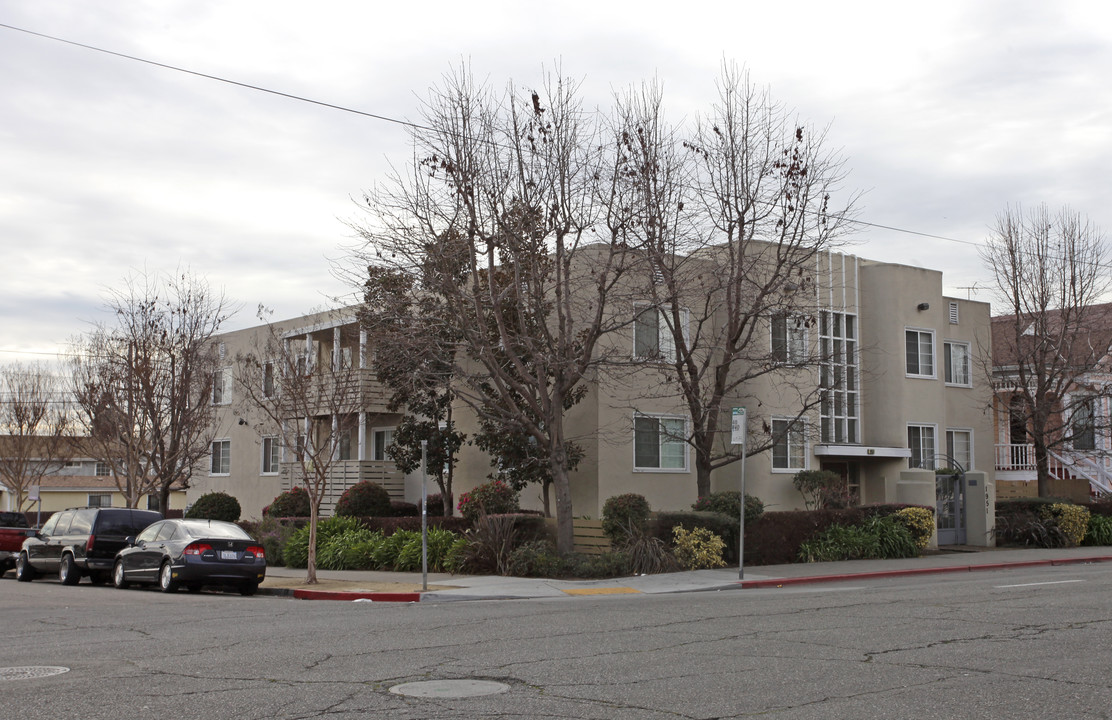 1951 Foothill Blvd in Oakland, CA - Building Photo