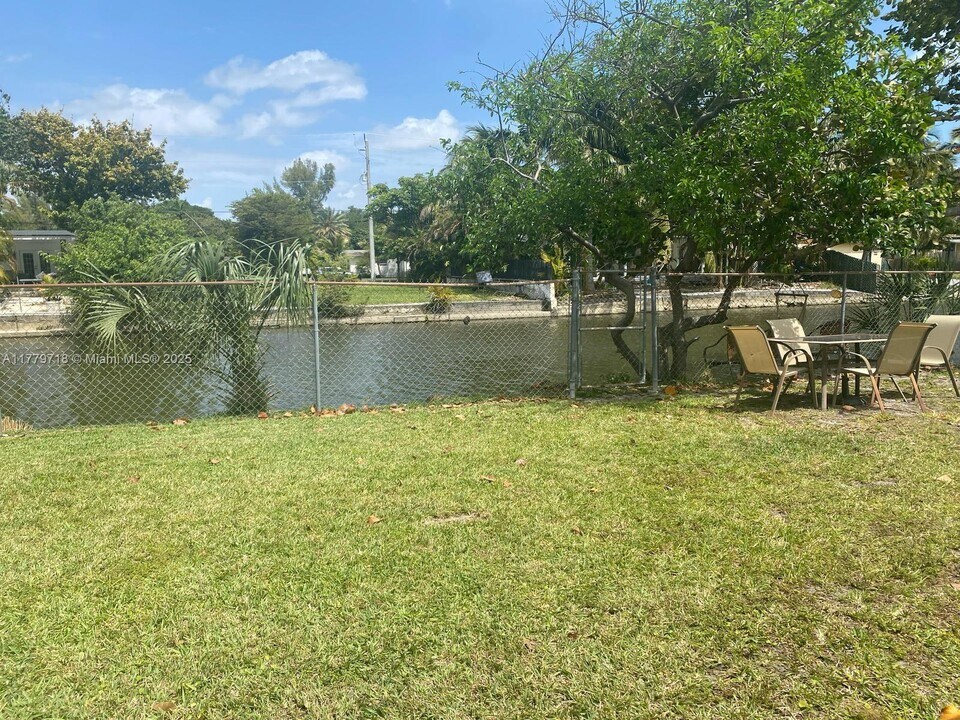 304 SW 6th St in Hallandale Beach, FL - Building Photo
