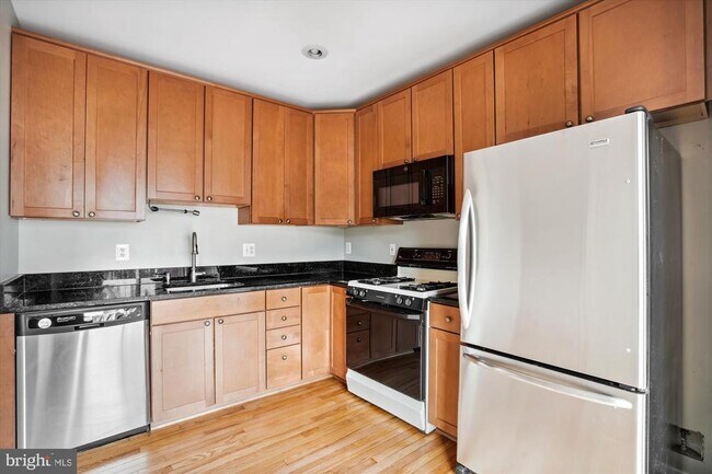 25404 Upper Clubhouse Dr in Chantilly, VA - Building Photo - Building Photo